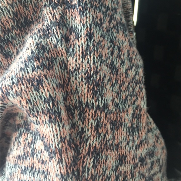 AE Hooded Sweater - Picture 6 of 6